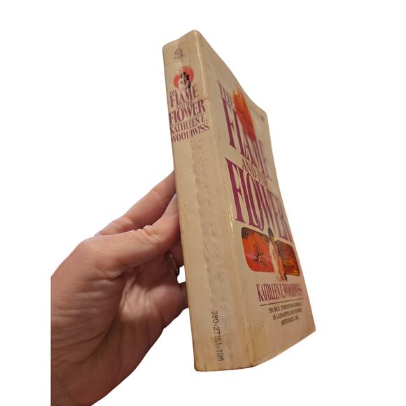 Kathleen Woodiwiss THE FLAME AND THE FLOWER Iconic Bodice Ripper Vtg Romance - Picture 4 of 8